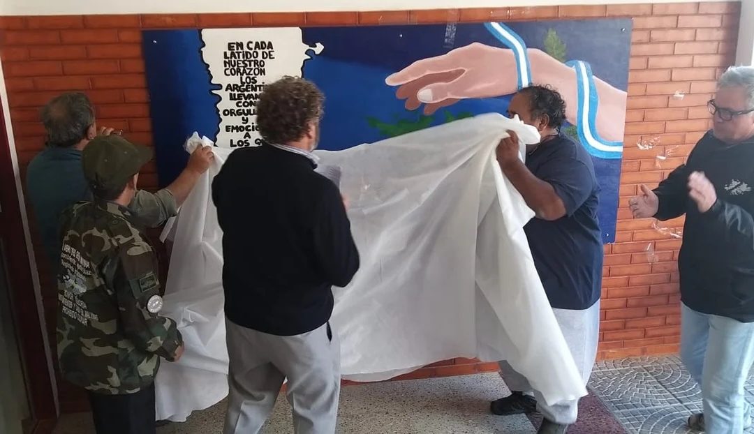 Inauguraron un mural sobre Malvinas realizado por estudiantes en Esquel