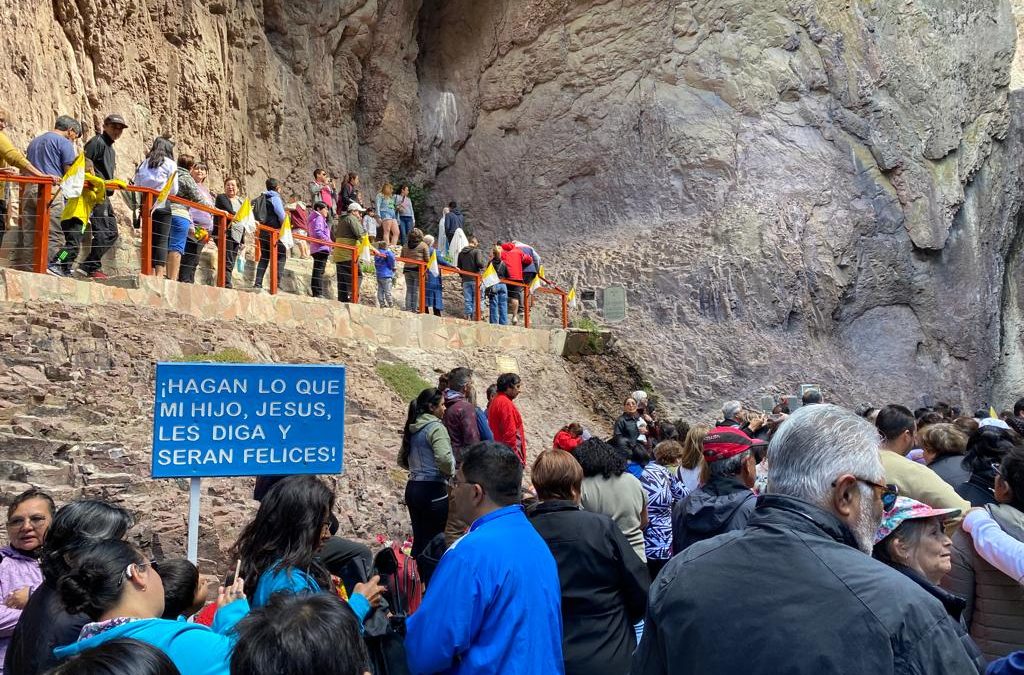 La gruta de Lourdes recibió a peregrinos de toda la Patagonia 