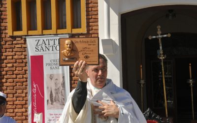Viedma recibió a los peregrinos que llegan para pedir y agradecer a Don Zatti