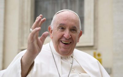 ¡Nos sumamos a la Iglesia que celebra la comunión con el Papa y rezamos por él!