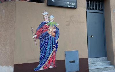 “María es esa presencia tierna con que Dios nos cuida a todos”