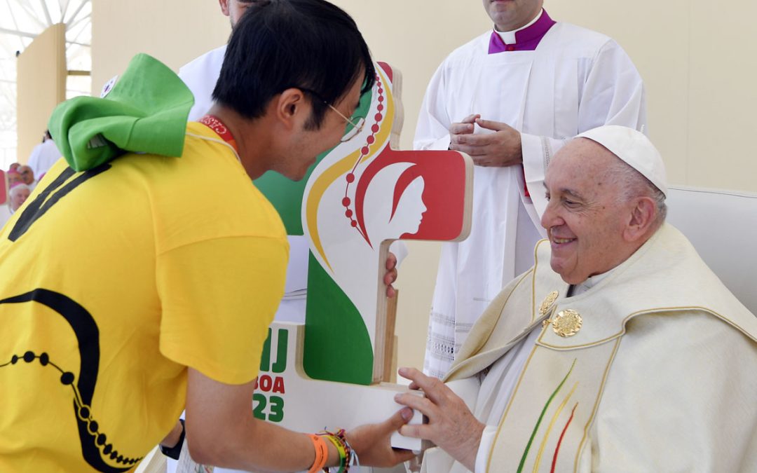 Papa Francisco: “Jóvenes no tengan miedo, es Jesús quien los mira y se los dice”