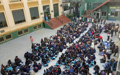 El manto de María cubrió el patio de Santa Catalina