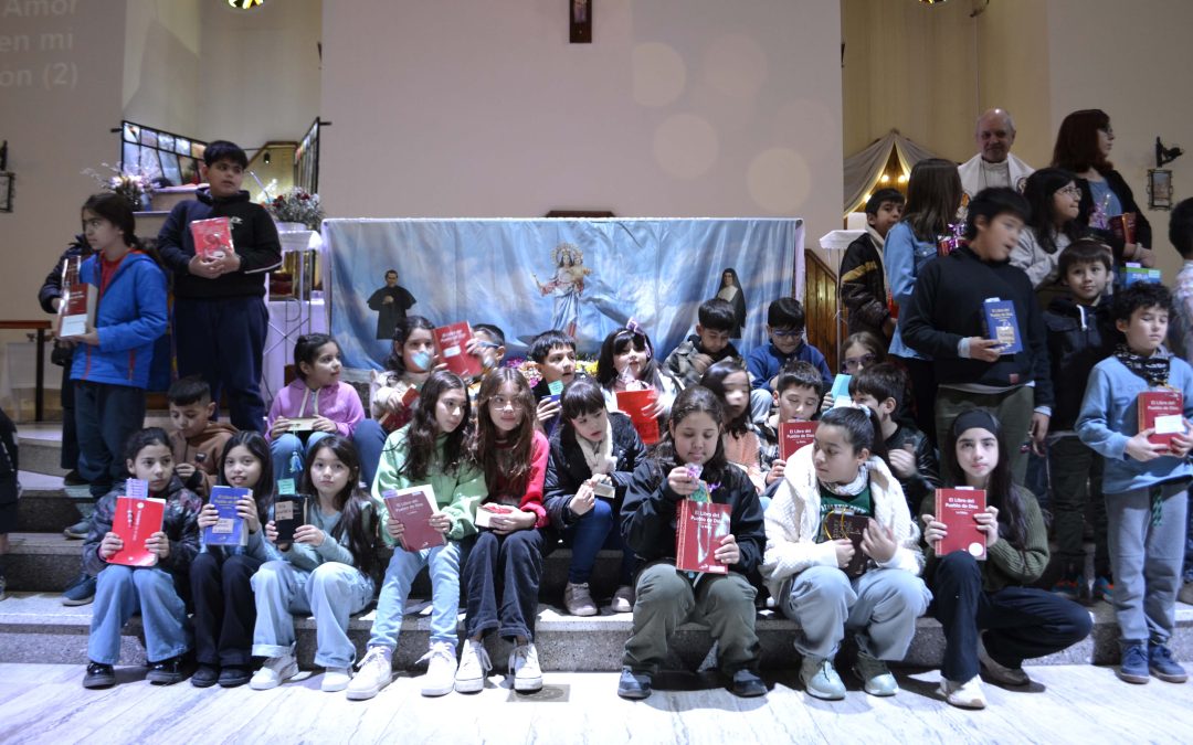 Entrega de la Palabra en la parroquia San Juan Bosco de Cipolletti