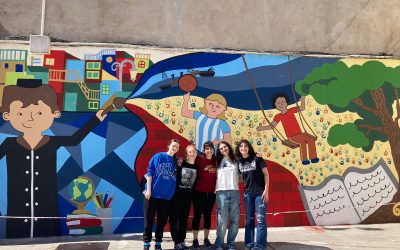 Estudiantes del SanFra pintan un mural en la Casa Salesiana San Pedro