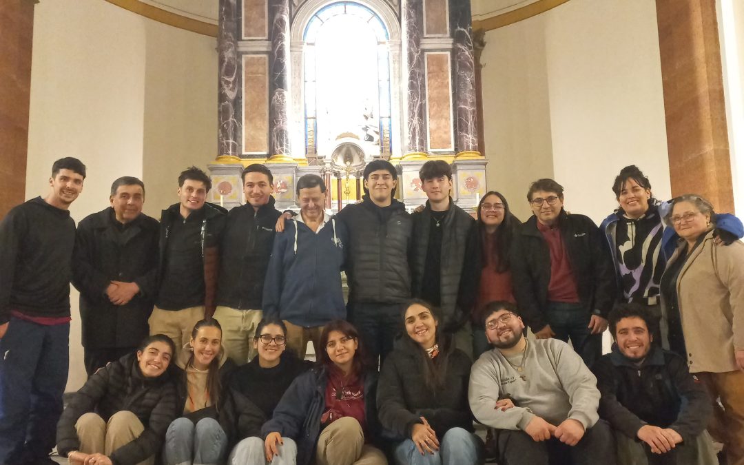 Jóvenes que renuevan su “si” al Voluntariado Misionero Salesiano