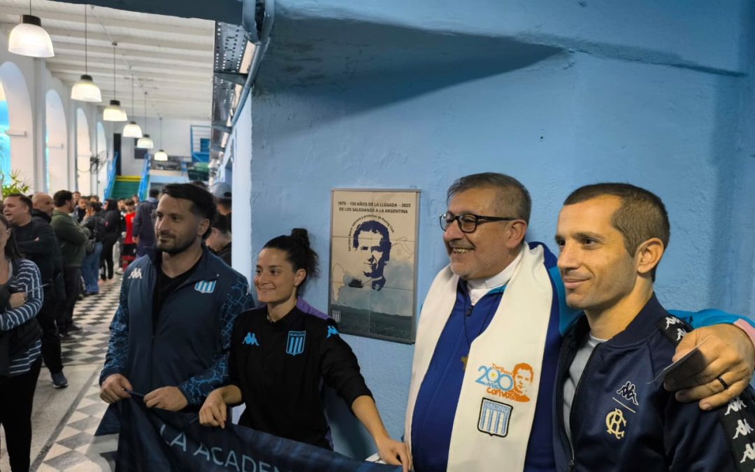 Homenaje de Racing Club a Don Bosco
