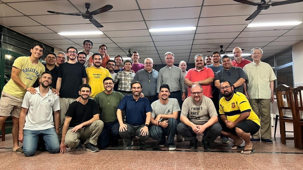 El P. Guido Errico visita la comunidad del Posnoviciado