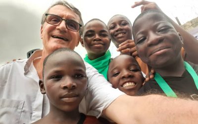 Don Bosco Por Los Jóvenes junto al Consejero para las Misiones Salesianas