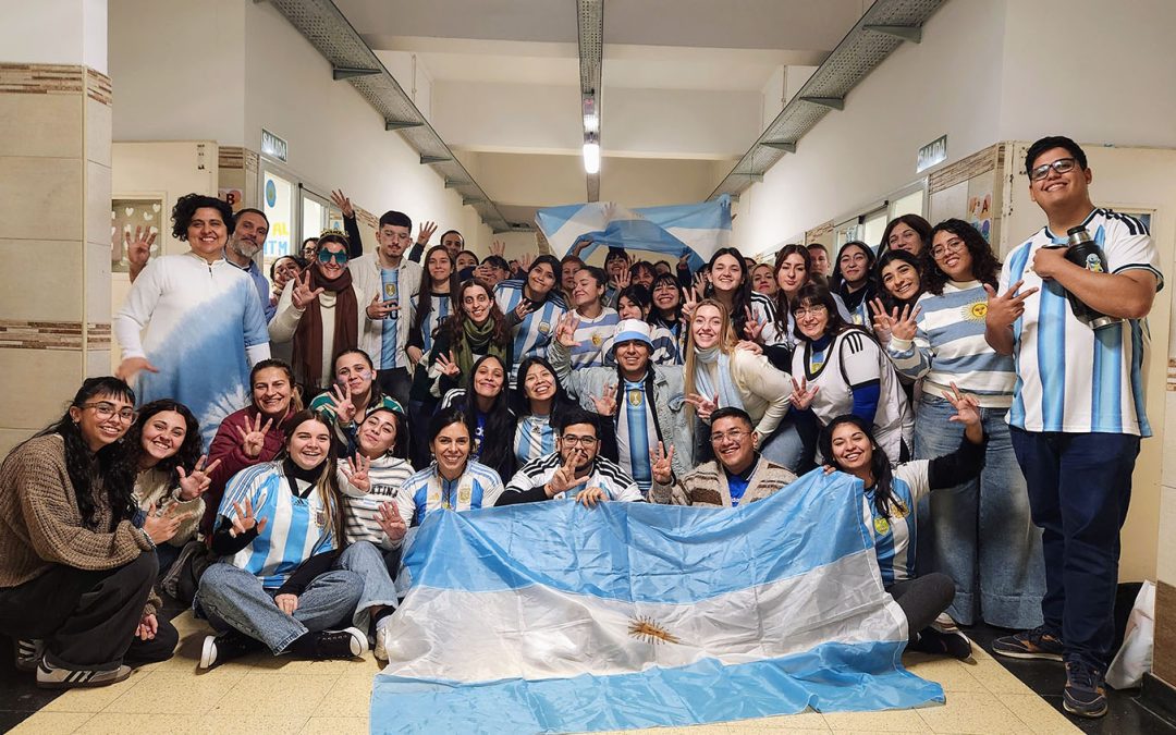 Estudiantes de profesorado impulsan el clima mundialista iniciando sus prácticas profesionales
