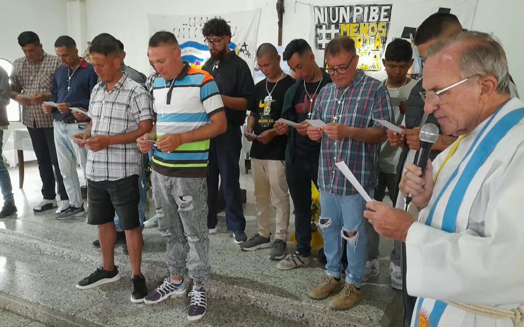 “Quien tiene a Dios en el corazón, enfrenta el mundo con firmeza”