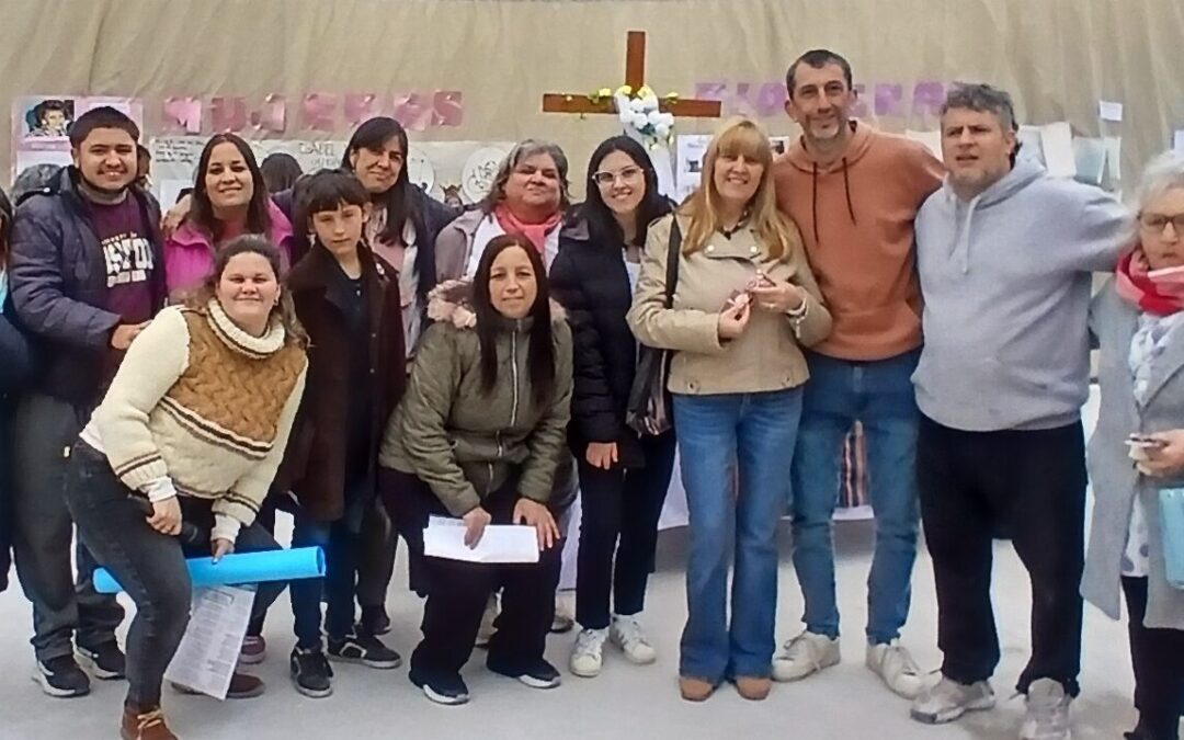 Inauguración comunitaria con un homenaje a mujeres pioneras